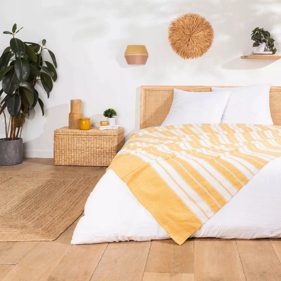 Douceur d`Interieur ABBA striped jacquard bedspread